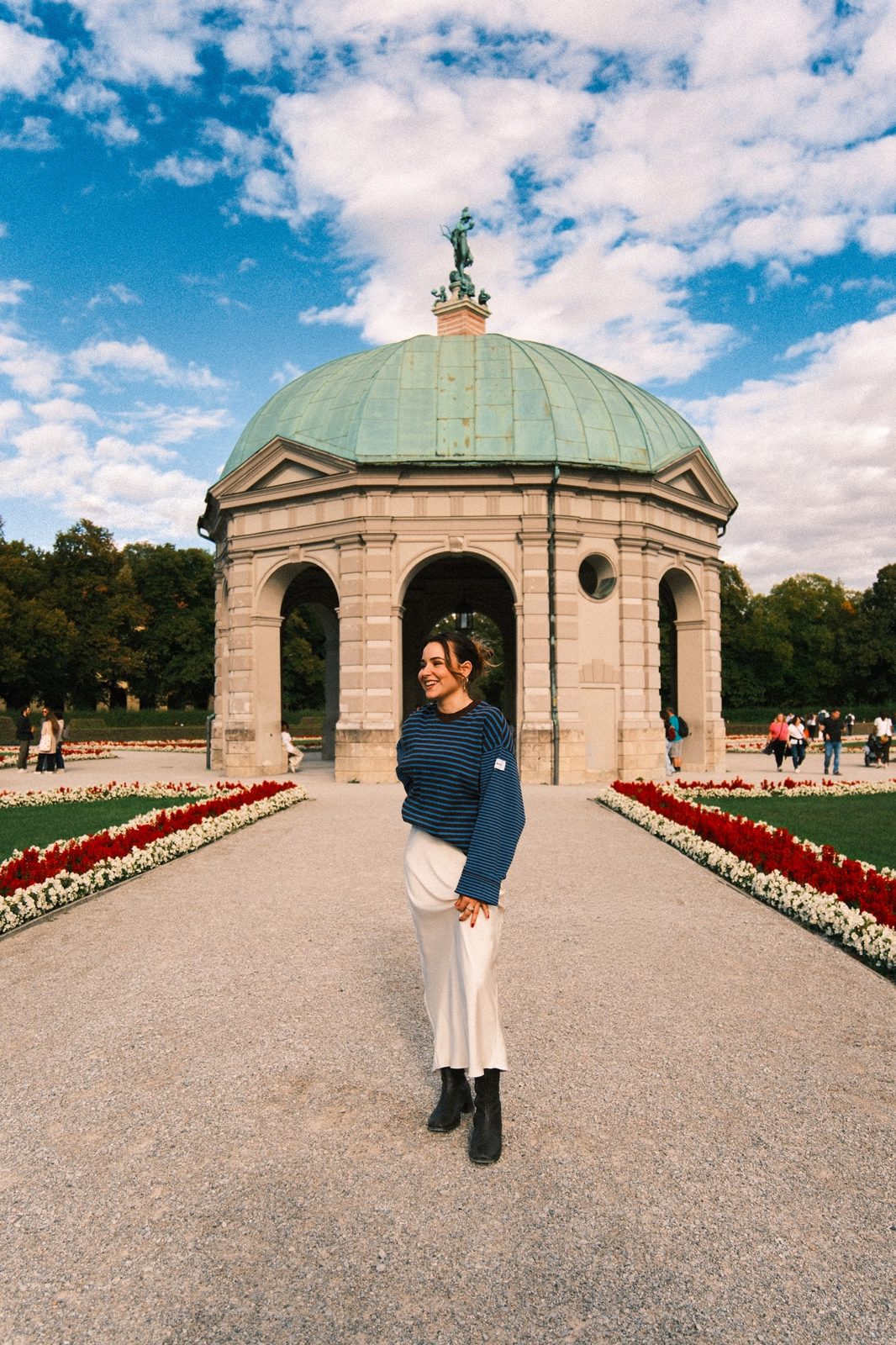 Smiling woman in front of the Diana temple in the Munich Hofgarten